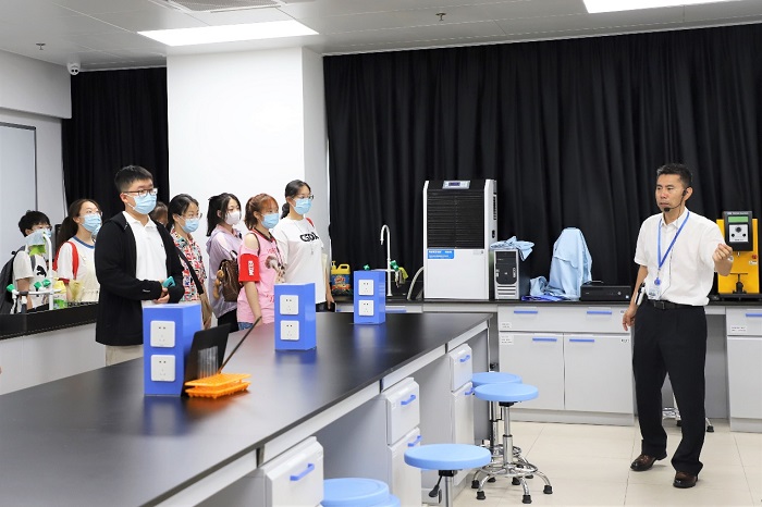 最美不过初见——2021级食品科学与工程新生见面会暨教学仪器导览